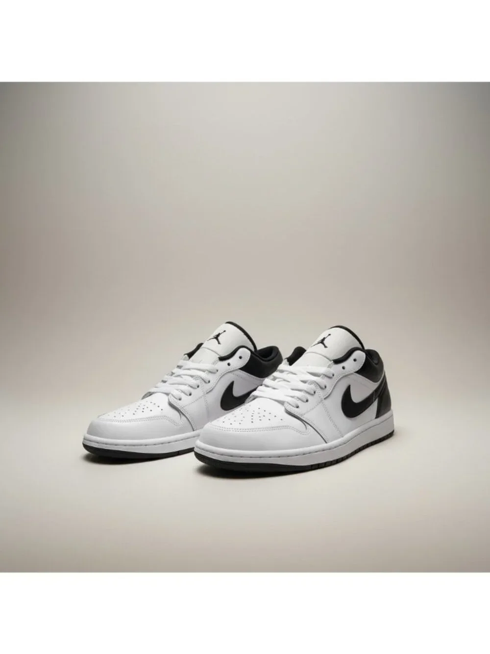 NWB Nike Jordan Air Jordan 1 Low White / Black Sneakers Shoes Men's US 11 EU 45